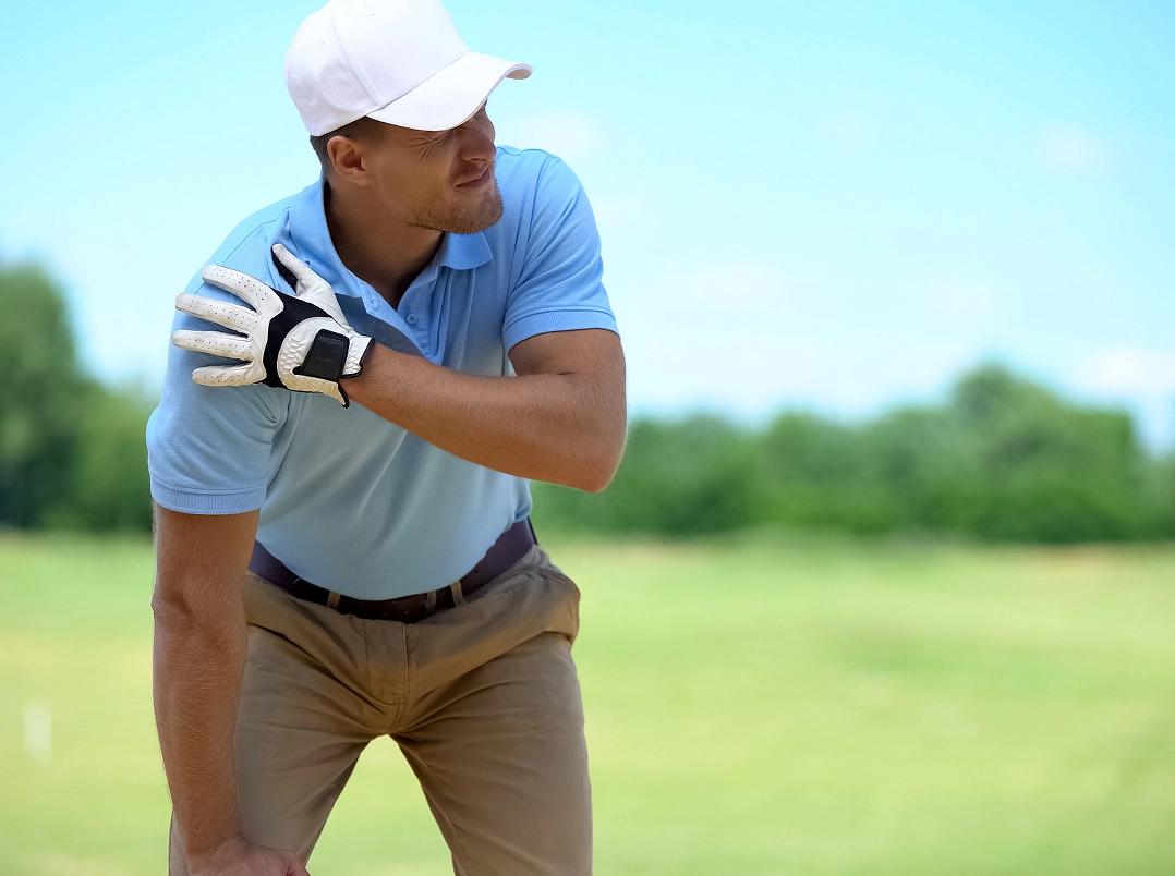 Golfer grabbing shoulder in pain - Bellaire, TX Orthopaedic Hand, Wrist & Elbow Surgery