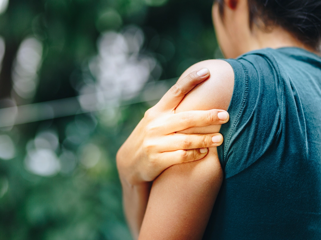 Person grabbing shoulder - Houston, TX Orthopaedic Hand, Wrist & Elbow Surgery