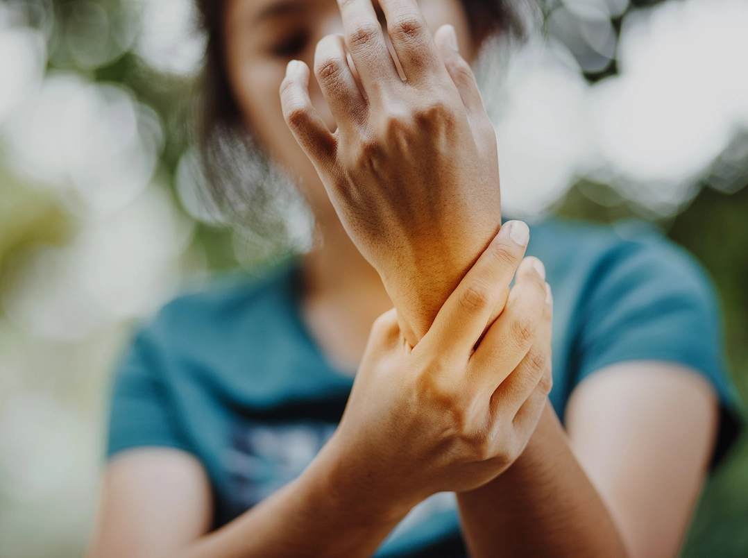 woman grabbing wrist in pain - Houston, TX Orthopaedic Hand, Wrist & Elbow Surgery
